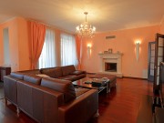 Продажа дома Изумрудный век 450 м² Рублево-Успенское шоссе - Гостиная, холл - foto_lr2